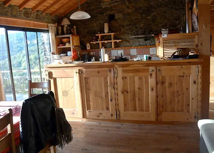 Maison Familiale Avec Vues Imprenables A Ayguatebia Hébergement de vacances