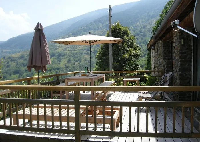 Maison Familiale Avec Vues Imprenables A Ayguatebia Hébergement de vacances *